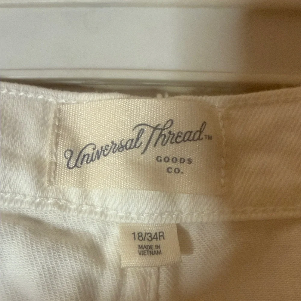 Universal Thread Women's Boyfriend Jeans in White with Embroidered Details - Picture 3 of 9